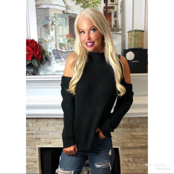 🛍LAST 1! Cold Shoulder Relaxed Fit Sweater! - Picture 2 of 8